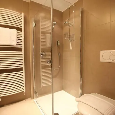Feckl's Apart 4*